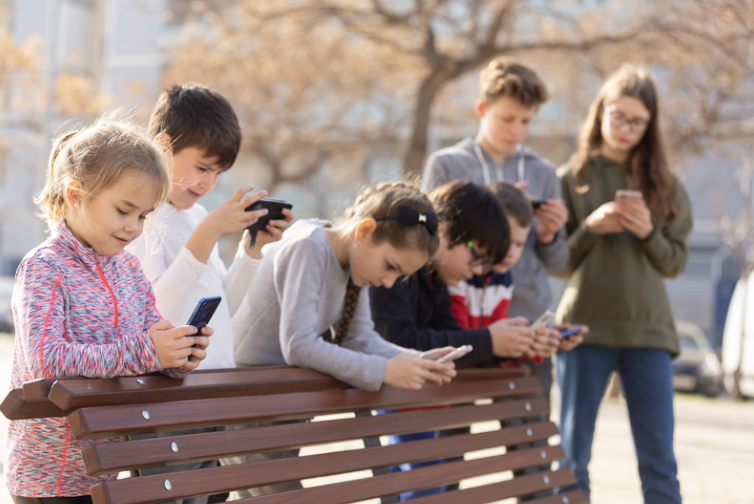 Uzależnienie od telefonów: edukacja i prewencja w