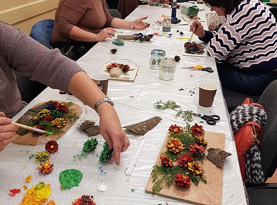 Warsztaty pn. ,,Rękodzieło z szyszek”