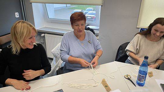 Warsztaty pn. „Rękodzieło ludowe jako forma terapii zajęciowej: tworzenie projektów z makramy”