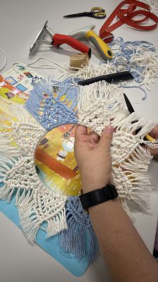 Warsztaty pn. „Rękodzieło ludowe jako forma terapii zajęciowej: tworzenie projektów z makramy”