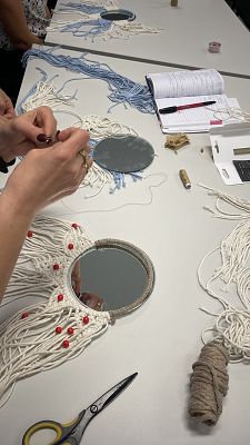 Warsztaty pn. „Rękodzieło ludowe jako forma terapii zajęciowej: tworzenie projektów z makramy”