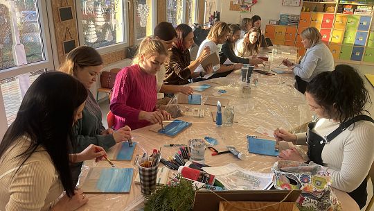 Sztuka wyobraźni: tworzenie kreatywnych obrazów różnorodnymi technikami malarskimi