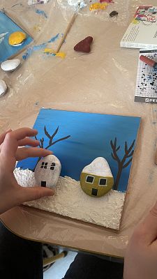 Sztuka wyobraźni: tworzenie kreatywnych obrazów różnorodnymi technikami malarskimi