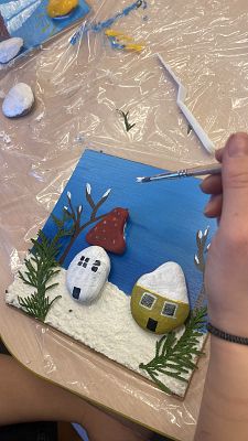 Sztuka wyobraźni: tworzenie kreatywnych obrazów różnorodnymi technikami malarskimi