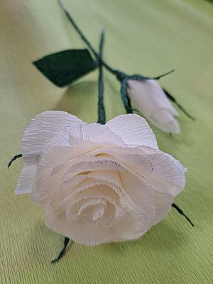 Tworzenie kwiatów z krepiny