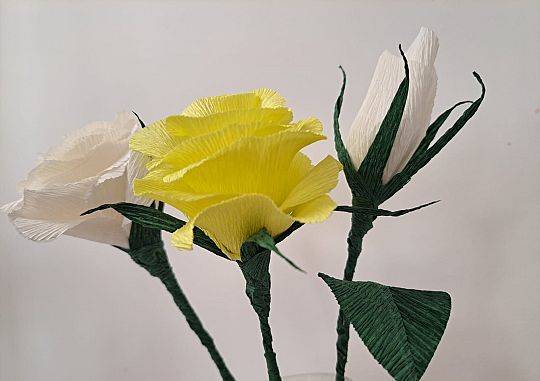 Tworzenie kwiatów z krepiny